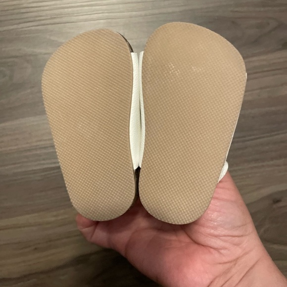 Carter's White Kids Sandals with Buckles size 0-3M - Picture 2 of 6